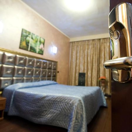 Hotel Bengasi Moncalieri Oda fotoğraf