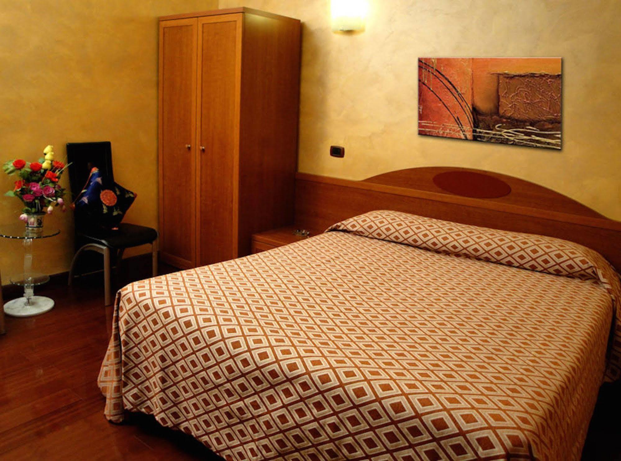 Hotel Bengasi Moncalieri Dış mekan fotoğraf