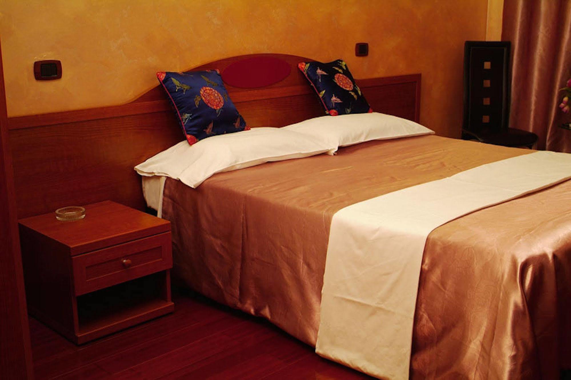 Hotel Bengasi Moncalieri Dış mekan fotoğraf