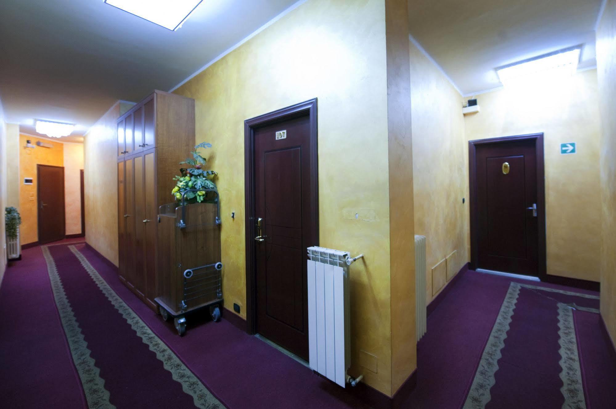 Hotel Bengasi Moncalieri Dış mekan fotoğraf